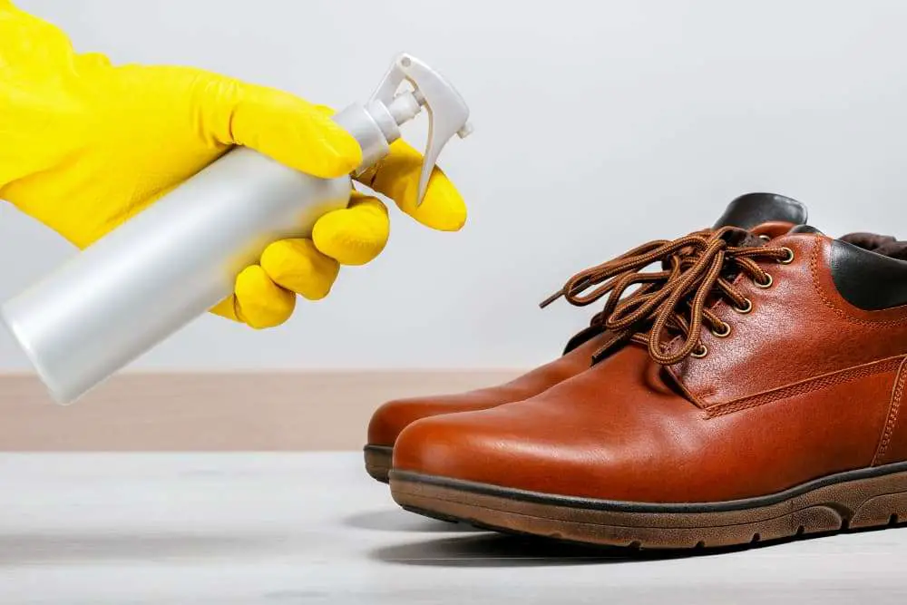 pulire le scarpe con l’ammoniaca
